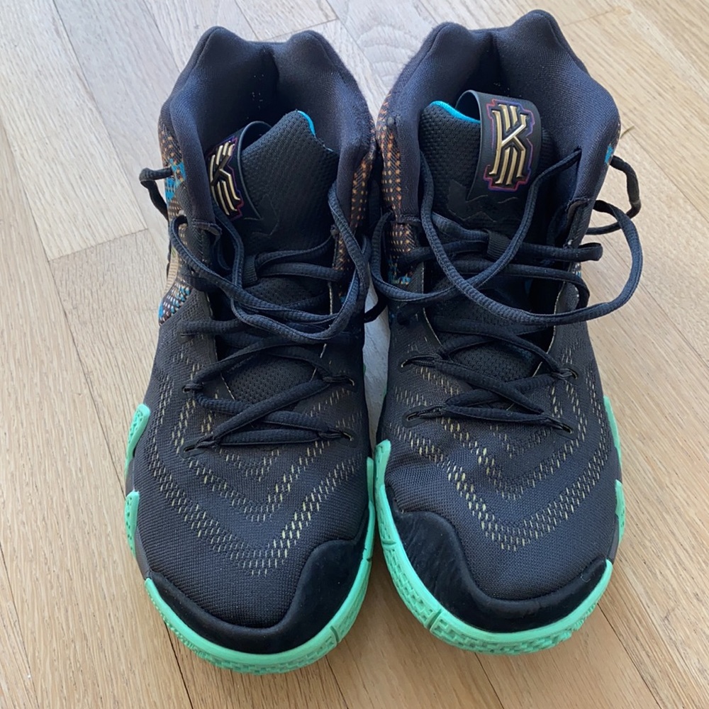 Kyrie BasketballSneakers Size 9.5